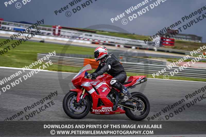 cadwell no limits trackday;cadwell park;cadwell park photographs;cadwell trackday photographs;enduro digital images;event digital images;eventdigitalimages;navarra;no limits trackdays;peter wileman photography;racing digital images;trackday digital images;trackday photos